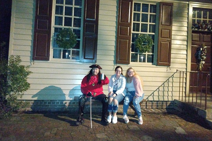 Een spookachtige nachtelijke wandeltocht in het historische Williamsburg die geesten, heksen en piraten verkent, foto 15 | wizardtrip