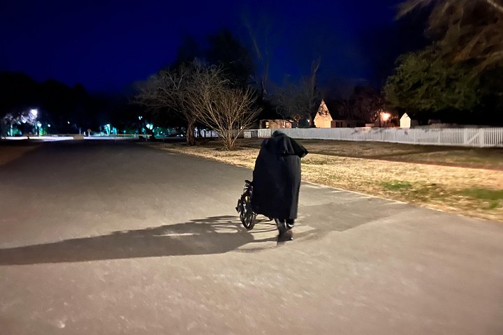 Een spookachtige nachtelijke wandeltocht in het historische Williamsburg die geesten, heksen en piraten verkent, foto 18 | wizardtrip