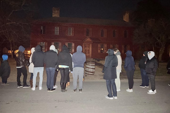 Een spookachtige nachtelijke wandeltocht in het historische Williamsburg die geesten, heksen en piraten verkent, foto 21 | wizardtrip