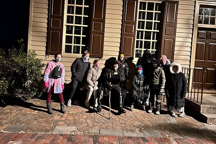 Een spookachtige nachtelijke wandeltocht in het historische Williamsburg die geesten, heksen en piraten verkent, foto 22 | wizardtrip