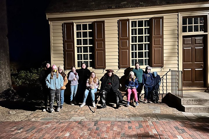 Een spookachtige nachtelijke wandeltocht in het historische Williamsburg die geesten, heksen en piraten verkent, foto 25 | wizardtrip