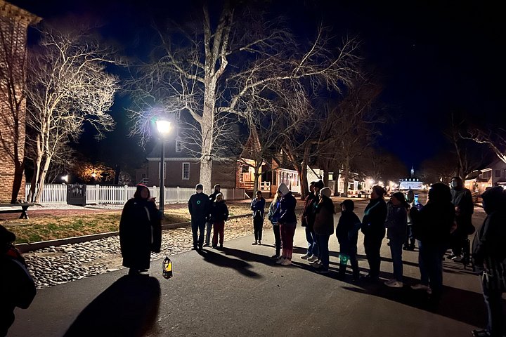 Een spookachtige nachtelijke wandeltocht in het historische Williamsburg die geesten, heksen en piraten verkent, foto 26 | wizardtrip