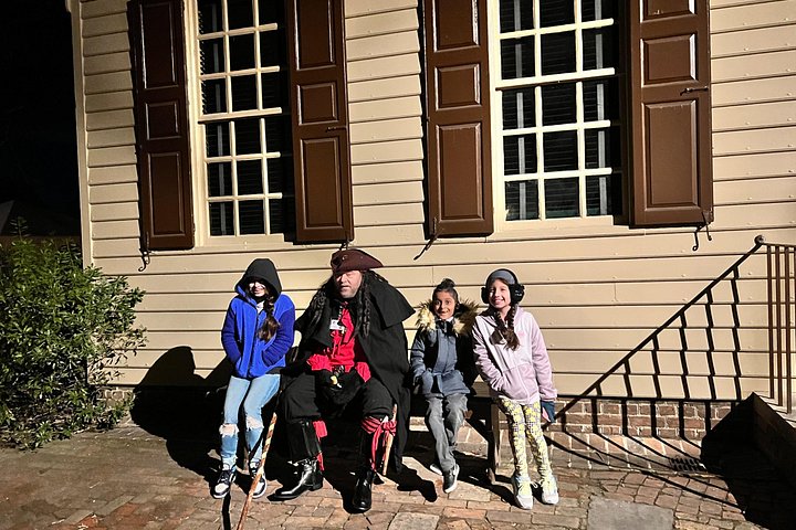 Een spookachtige nachtelijke wandeltocht in het historische Williamsburg die geesten, heksen en piraten verkent, foto 27 | wizardtrip