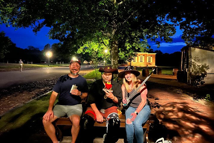 Een spookachtige nachtelijke wandeltocht in het historische Williamsburg die geesten, heksen en piraten verkent, foto 30 | wizardtrip