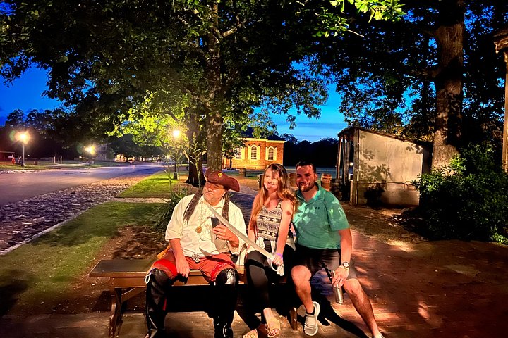 Een spookachtige nachtelijke wandeltocht in het historische Williamsburg die geesten, heksen en piraten verkent, foto 35 | wizardtrip