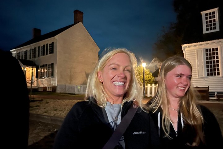Een spookachtige nachtelijke wandeltocht in het historische Williamsburg die geesten, heksen en piraten verkent, foto 36 | wizardtrip