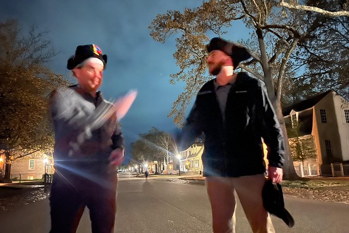 Een spookachtige nachtelijke wandeltocht in het historische Williamsburg die geesten, heksen en piraten verkent, foto 39 | wizardtrip