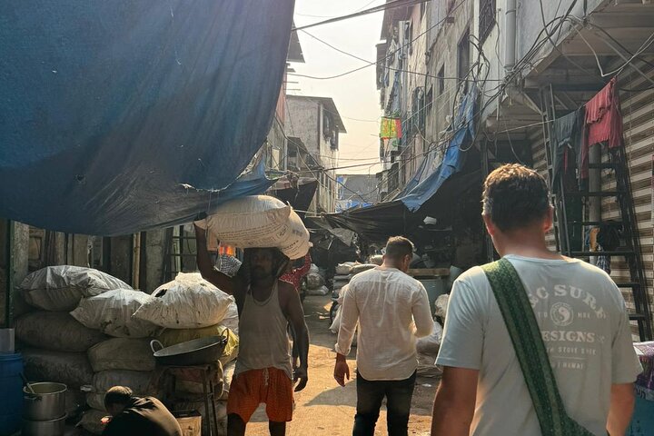 Utforska Dharavi slum och Dhobi Ghat tvättstuga i Mumbai på en guidad vandringstur, foto 8 | wizardtrip