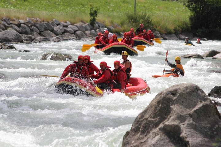 Aventura familiar de rafting en el río Noce en Trentino, Italia, foto 7 | wizardtrip