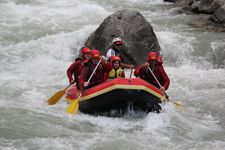 Aventura familiar de rafting en el río Noce en Trentino, Italia, foto 9 | wizardtrip