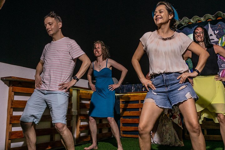 Learn Salsa and other Latin dances on a secret rooftop in Cartagena's Getsemani neighborhood, photo 11 | wizardtrip