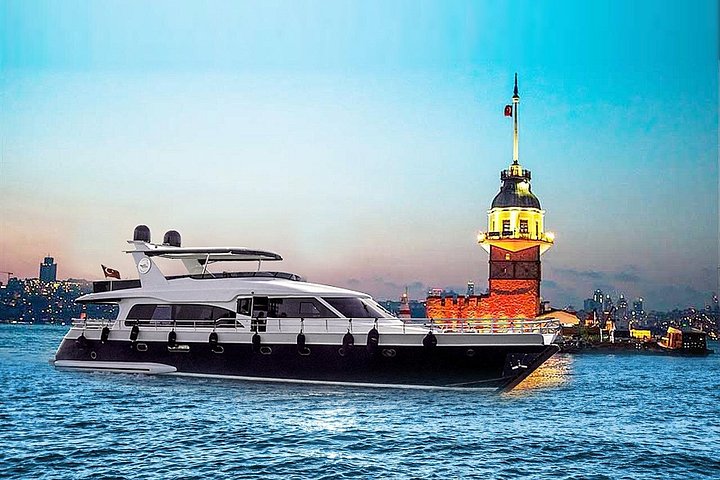 Luksuriøst yachtcruise på Bosporos i Istanbul ved solnedgang, med utsikt over landemerker, foto 8 | wizardtrip