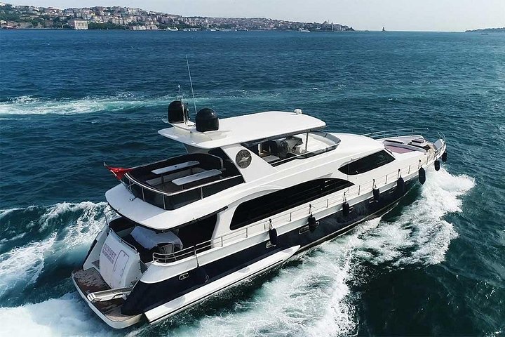 Luksuriøst yachtcruise på Bosporos i Istanbul ved solnedgang, med utsikt over landemerker, foto 28 | wizardtrip