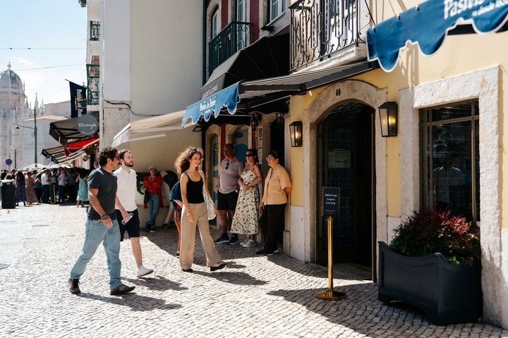 Privat tuk tuk-tur, der udforsker Lissabons historiske gader og naturskønne udsigtspunkter, foto 12 | wizardtrip
