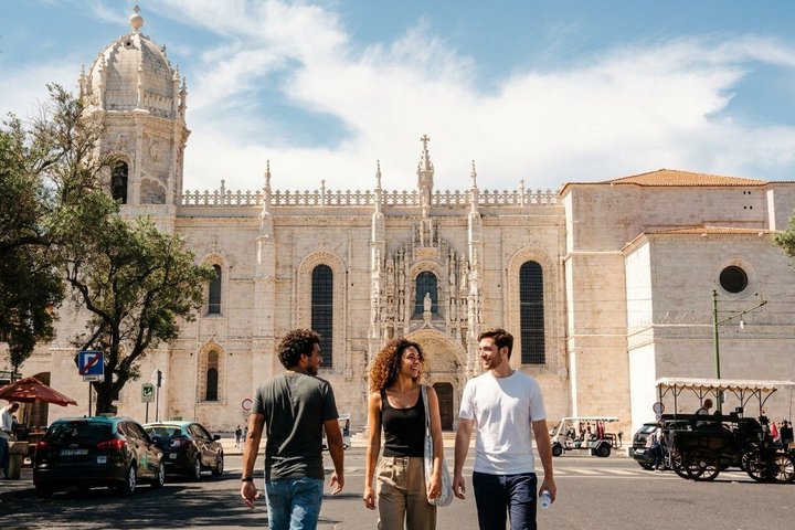 Tour privato in tuk-tuk elettrico alla scoperta dei quartieri storici e dei punti panoramici di Lisbona, foto 8 | wizardtrip