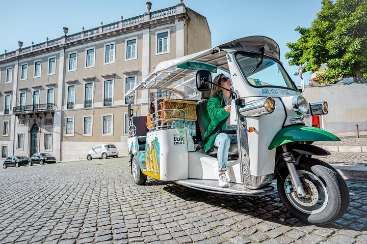Tour privato in tuk-tuk elettrico alla scoperta dei quartieri storici e dei punti panoramici di Lisbona, foto 10 | wizardtrip