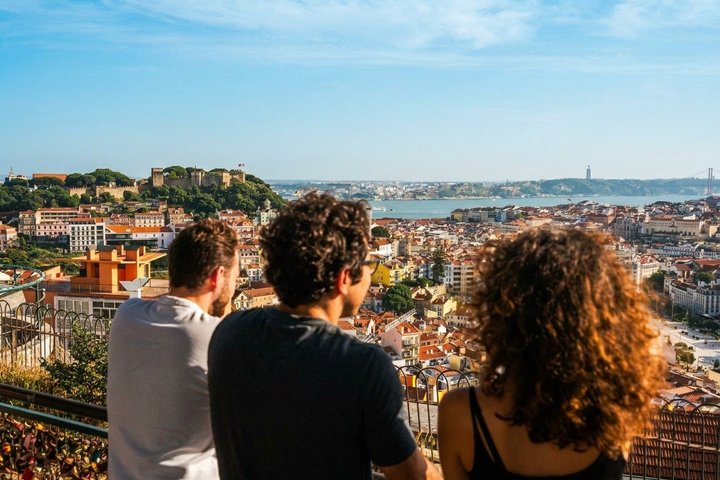 Tour privato in tuk-tuk elettrico alla scoperta dei quartieri storici e dei punti panoramici di Lisbona, foto 11 | wizardtrip