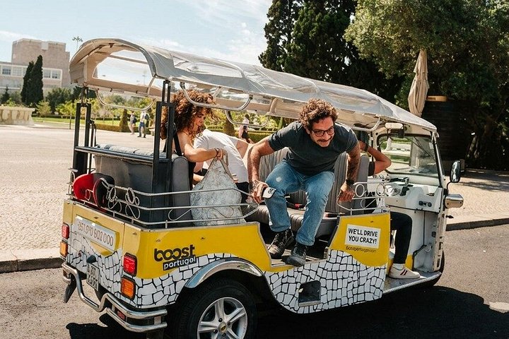 Tour privato in tuk-tuk elettrico alla scoperta dei quartieri storici e dei punti panoramici di Lisbona, foto 14 | wizardtrip