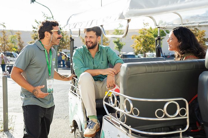 Private eco-tuk-tuk tour exploring Lisbon's historic sites and scenic viewpoints with local tastings, photo 9 | wizardtrip