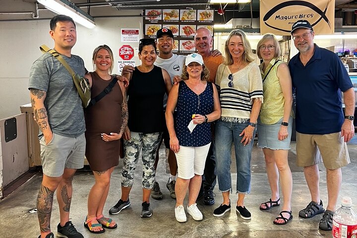 Tour gastronómico a pie en Honolulu, Oahu, que muestra diversos alimentos locales y sitios culturales, foto 16 | wizardtrip