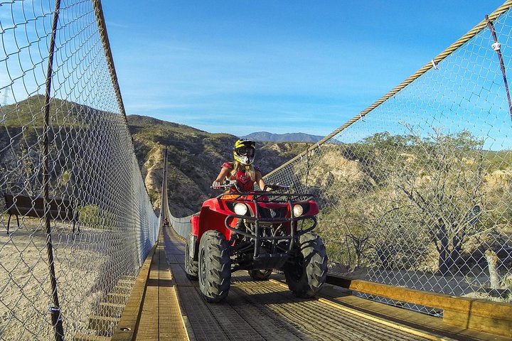 Terräng-ATV-äventyr i Cabo San Lucas, korsar en lång träbro genom öknen, foto 6 | wizardtrip