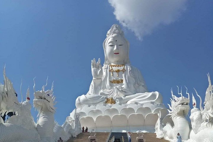 Privé tour van Chiang Rai's Witte, Blauwe en Rode Tempels vanuit Chiang Mai, Thailand, foto 14 | wizardtrip