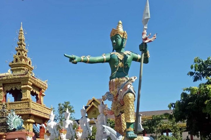 Privé tour van Chiang Rai's Witte, Blauwe en Rode Tempels vanuit Chiang Mai, Thailand, foto 16 | wizardtrip