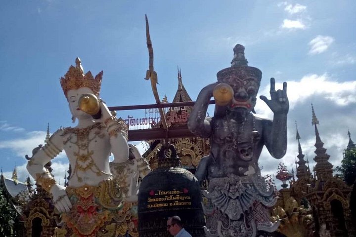 Privé tour van Chiang Rai's Witte, Blauwe en Rode Tempels vanuit Chiang Mai, Thailand, foto 17 | wizardtrip