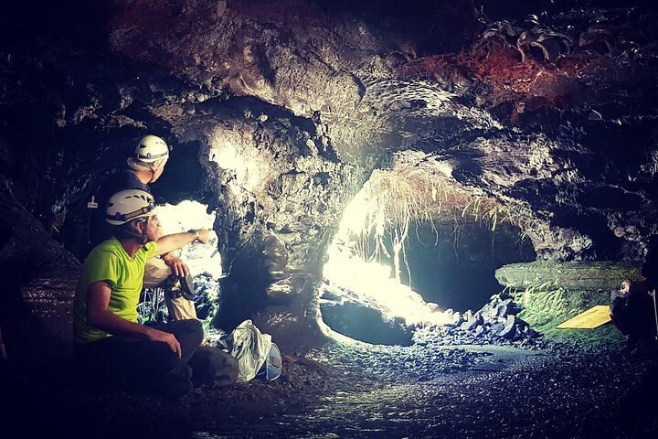 Explorez les fascinants tunnels de lave de La Réunion, une aventure souterraine unique, photo 3 | wizardtrip