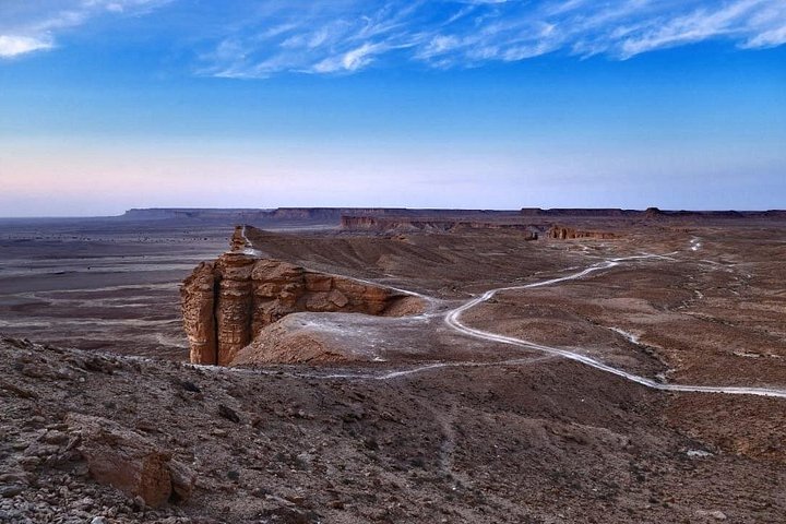 Découvrez le spectaculaire Bord du Monde à Riyad avec une randonnée guidée, une balade à dos de dromadaire et un campement dans le désert, photo 10 | wizardtrip