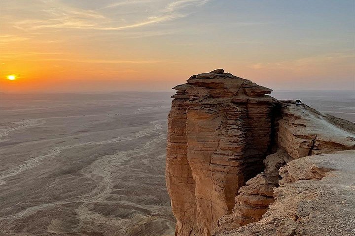 Découvrez le spectaculaire Bord du Monde à Riyad avec une randonnée guidée, une balade à dos de dromadaire et un campement dans le désert, photo 12 | wizardtrip