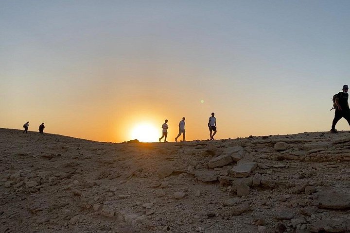 Découvrez le spectaculaire Bord du Monde à Riyad avec une randonnée guidée, une balade à dos de dromadaire et un campement dans le désert, photo 14 | wizardtrip