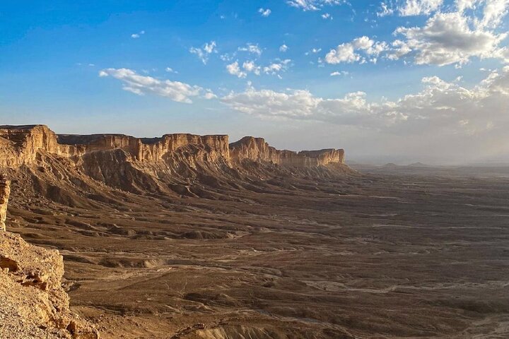 Découvrez le spectaculaire Bord du Monde à Riyad avec une randonnée guidée, une balade à dos de dromadaire et un campement dans le désert, photo 19 | wizardtrip
