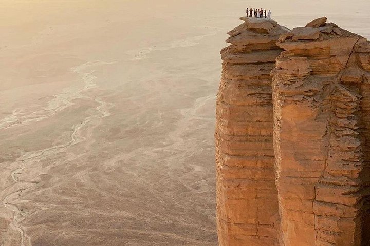 Découvrez le spectaculaire Bord du Monde à Riyad avec une randonnée guidée, une balade à dos de dromadaire et un campement dans le désert, photo 20 | wizardtrip