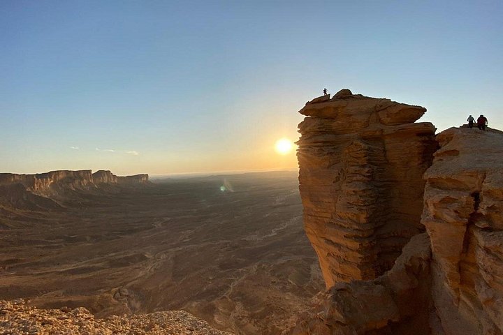 Découvrez le spectaculaire Bord du Monde à Riyad avec une randonnée guidée, une balade à dos de dromadaire et un campement dans le désert, photo 25 | wizardtrip