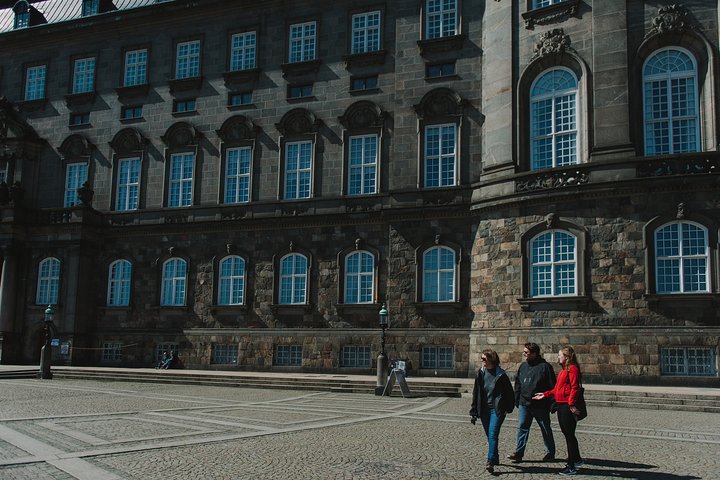 Utforska Köpenhamns höjdpunkter, från charmiga Nyhavn till kungliga palats, på en guidad vandringstur, foto 7 | wizardtrip