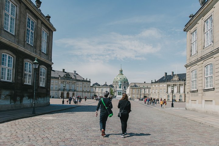 Utforska Köpenhamns höjdpunkter, från charmiga Nyhavn till kungliga palats, på en guidad vandringstur, foto 8 | wizardtrip