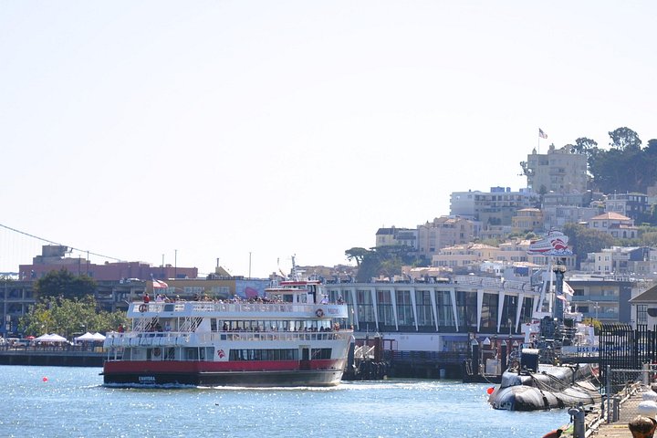 San Francisco Bay cruise with views of the Golden Gate Bridge and Alcatraz, photo 7 | wizardtrip