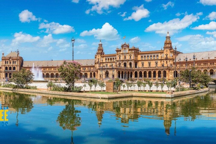 A guided walking tour exploring Seville's monumental landmarks and historic squares, photo 7 | wizardtrip