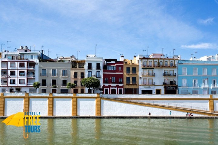 A guided walking tour exploring Seville's monumental landmarks and historic squares, photo 10 | wizardtrip