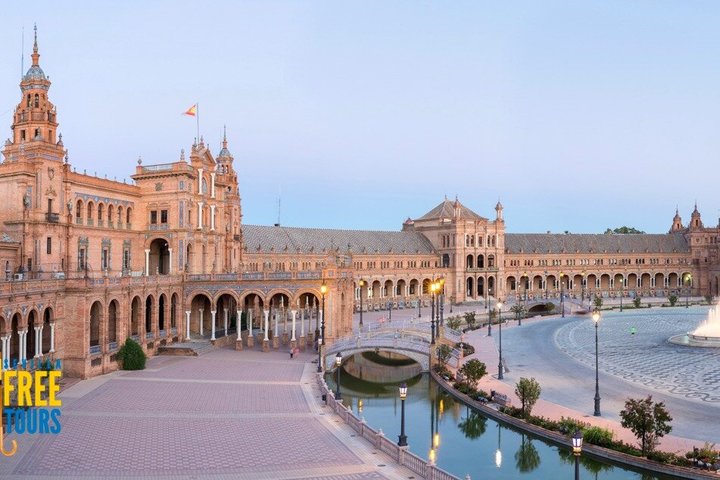 A guided walking tour exploring Seville's monumental landmarks and historic squares, photo 11 | wizardtrip