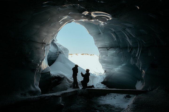 Explorez une magnifique grotte de glace naturelle en Islande avec équipement guidé et conseils d'experts, photo 9 | wizardtrip