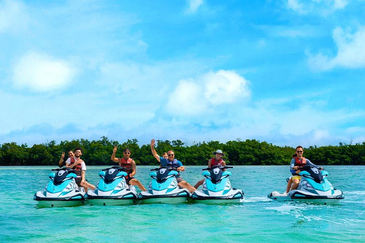 Thrill-seekers enjoy a guided jet ski tour around Key West, exploring scenic coastlines and famous landmarks, photo 6 | wizardtrip