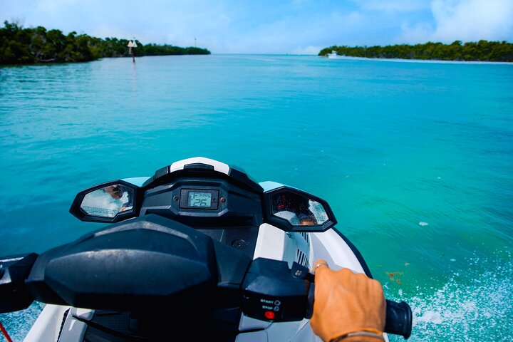 Thrill-seekers enjoy a guided jet ski tour around Key West, exploring scenic coastlines and famous landmarks, photo 7 | wizardtrip