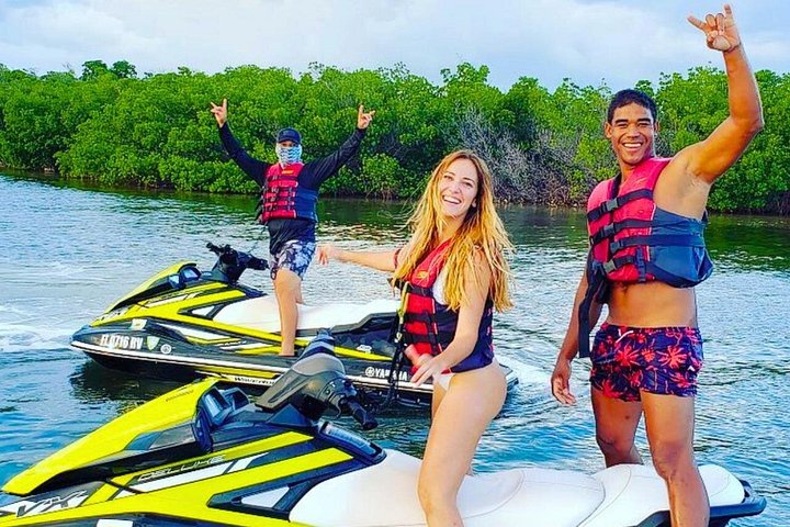 Thrill-seekers enjoy a guided jet ski tour around Key West, exploring scenic coastlines and famous landmarks, photo 11 | wizardtrip