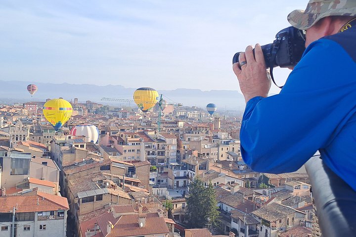 Mongolfiera che fluttua sulla pittoresca campagna catalana vicino a Barcellona, Spagna, foto 12 | wizardtrip