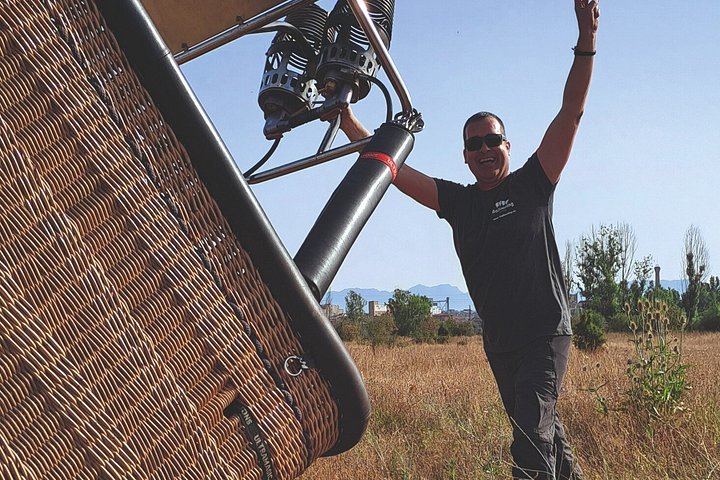 Mongolfiera che fluttua sulla pittoresca campagna catalana vicino a Barcellona, Spagna, foto 26 | wizardtrip