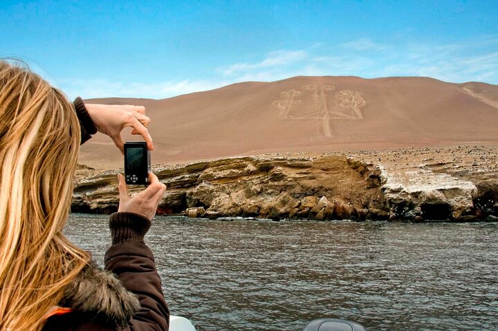 Day trip from Lima to Paracas and Huacachina, featuring islands, desert oasis, and pisco tasting, photo 15 | wizardtrip