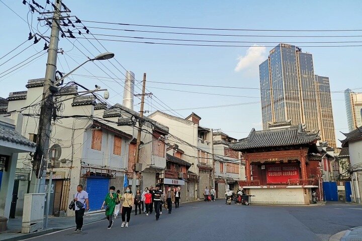 Private full-day tour of Shanghai's incredible highlights, including skyscrapers, gardens, and historic districts, photo 7 | wizardtrip