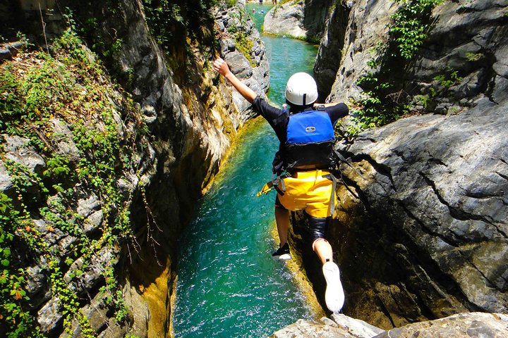 Matacanes: Canyoning, Hiking, Water Jumps, Rappelling & Caves | wizardtrip
